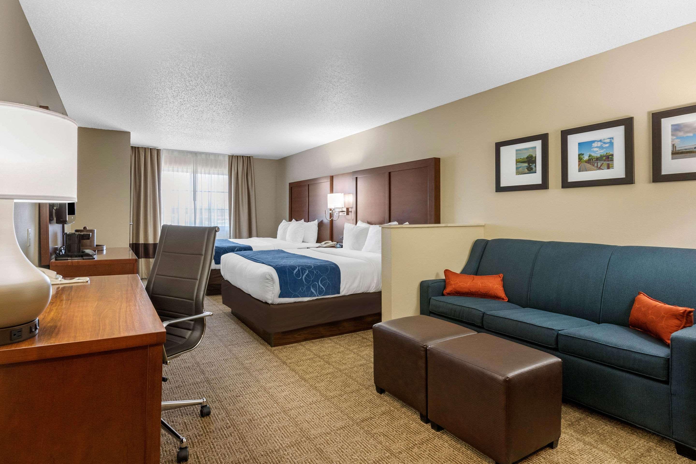 Comfort Suites Cedar Falls Exterior foto