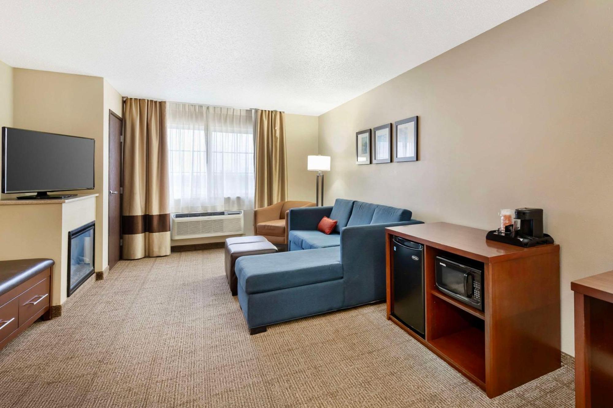 Comfort Suites Cedar Falls Exterior foto